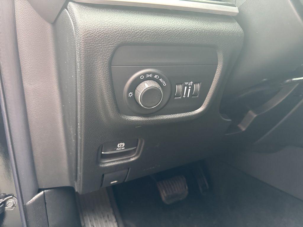 new 2025 Jeep Grand Cherokee car, priced at $38,071