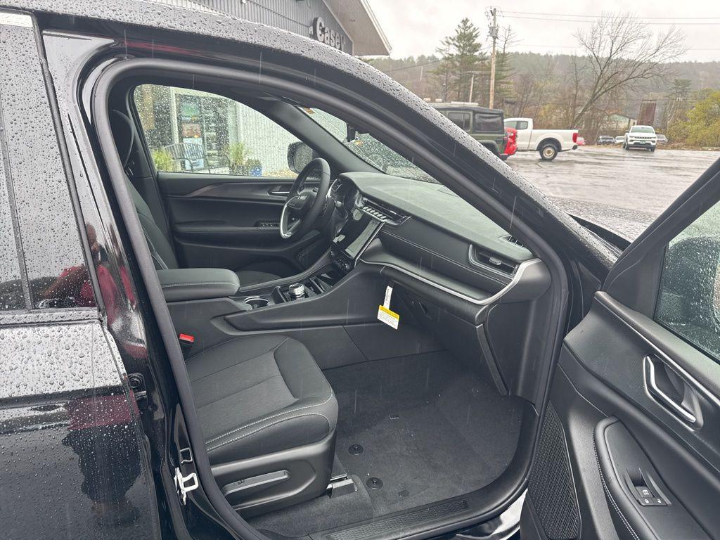 new 2025 Jeep Grand Cherokee car, priced at $38,071