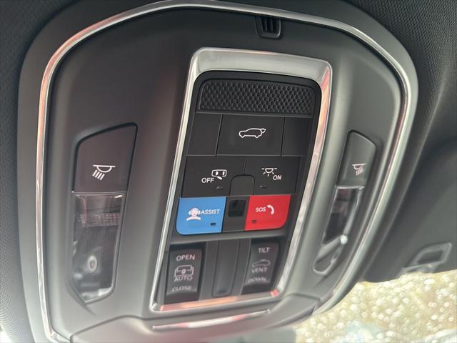 new 2025 Jeep Grand Cherokee car, priced at $37,923