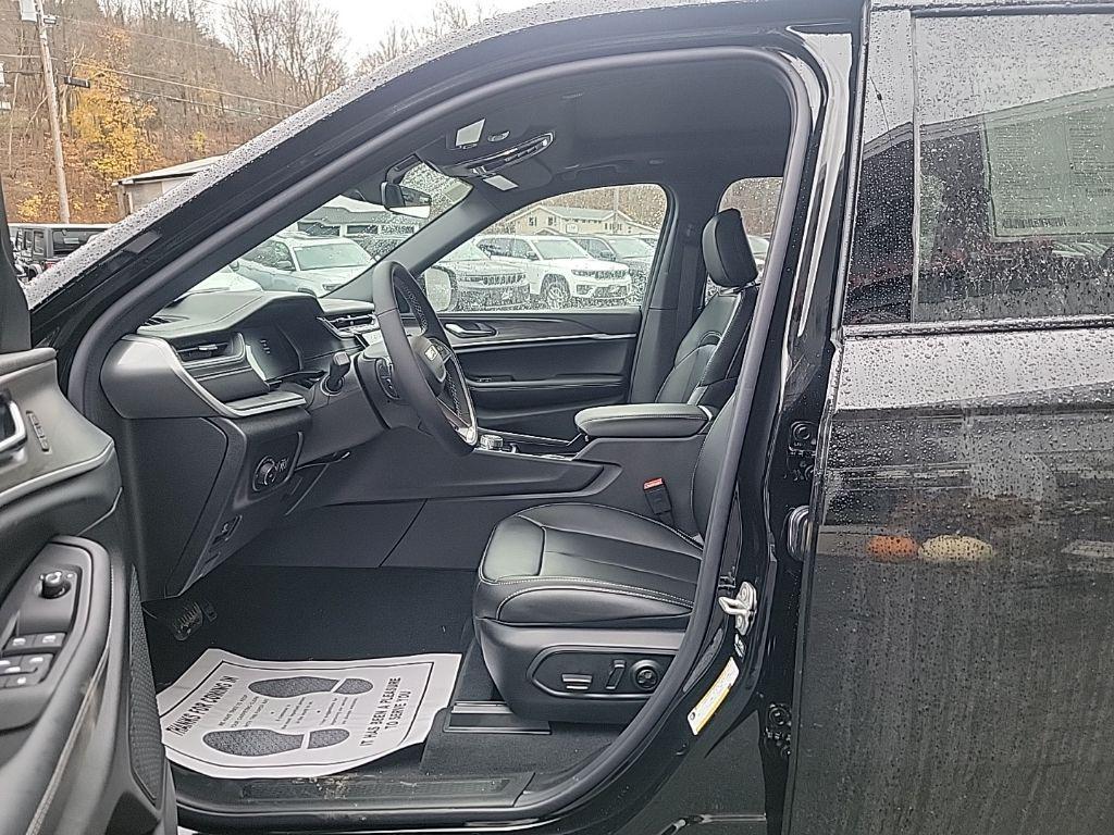 new 2025 Jeep Grand Cherokee car, priced at $47,486