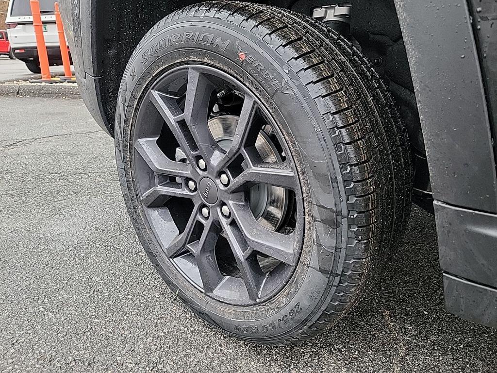 new 2025 Jeep Grand Cherokee car, priced at $47,486