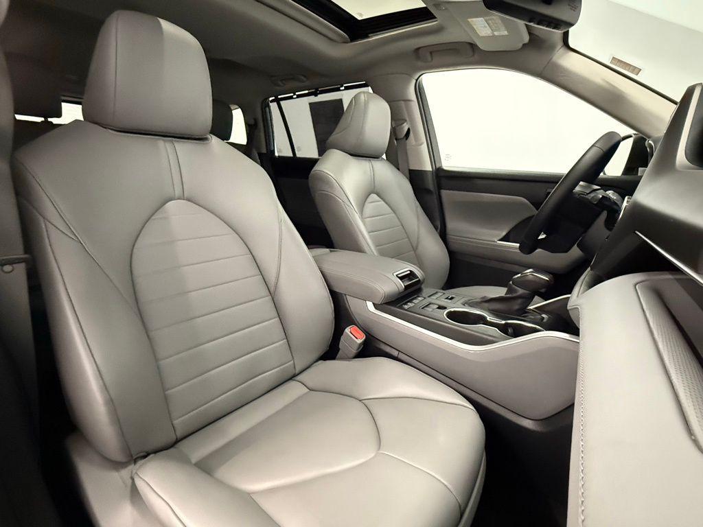 used 2022 Toyota Highlander car, priced at $23,974