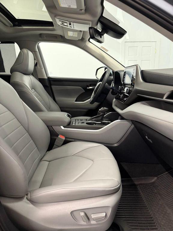used 2022 Toyota Highlander car, priced at $23,974