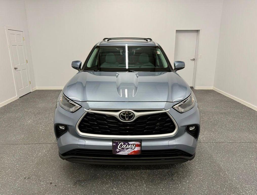 used 2022 Toyota Highlander car, priced at $23,974