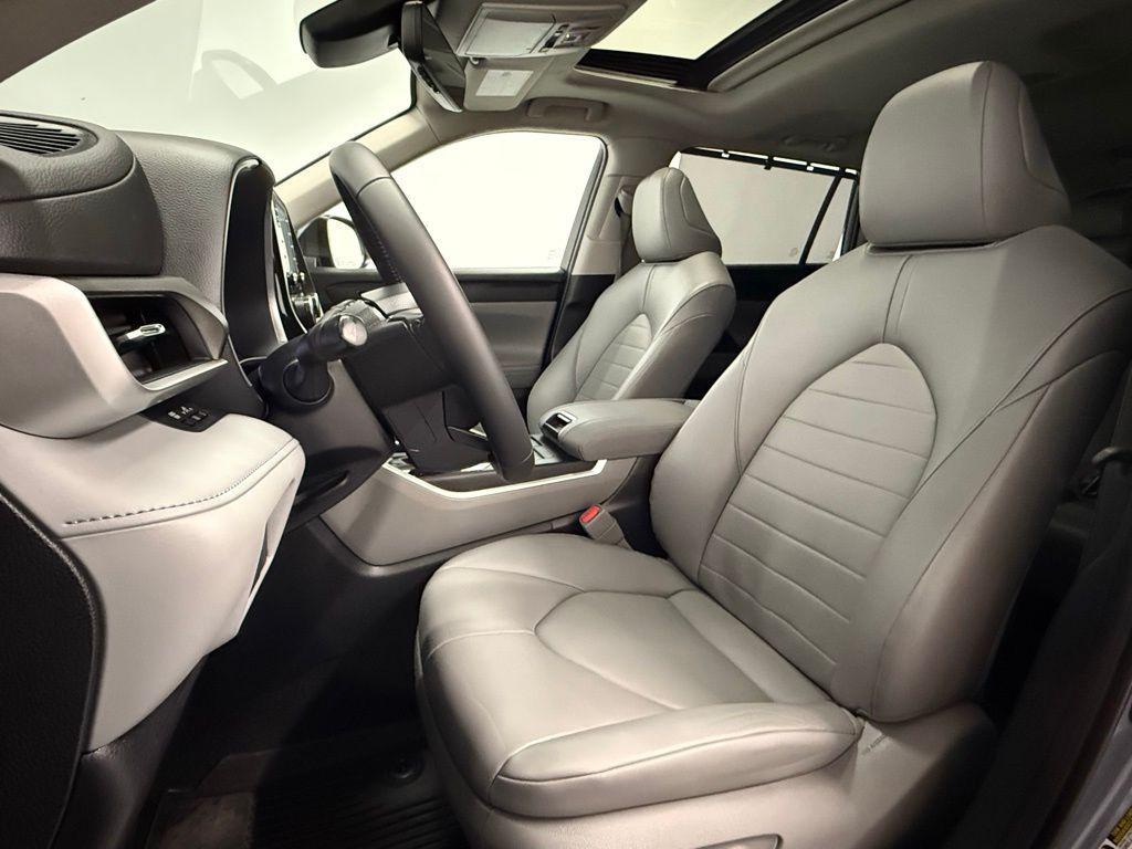 used 2022 Toyota Highlander car, priced at $23,974