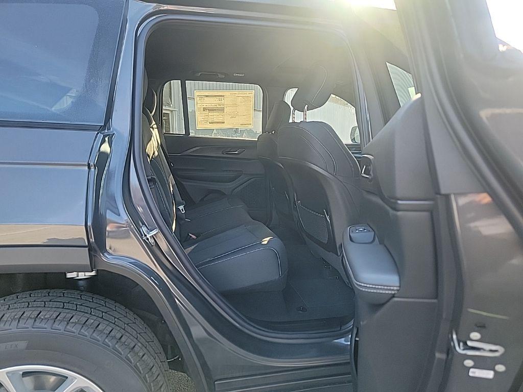 new 2025 Jeep Grand Cherokee car, priced at $39,259