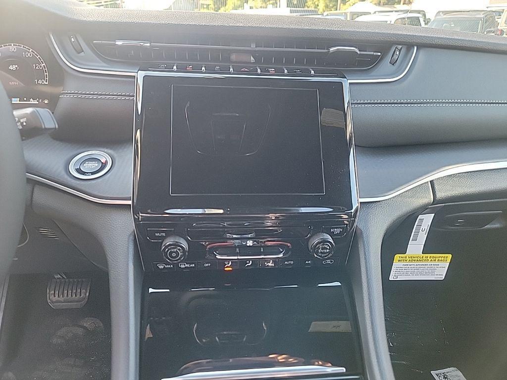 new 2025 Jeep Grand Cherokee car, priced at $39,259