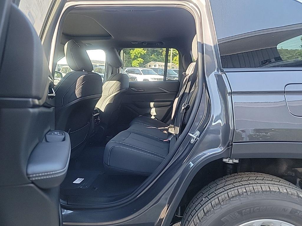 new 2025 Jeep Grand Cherokee car, priced at $39,259