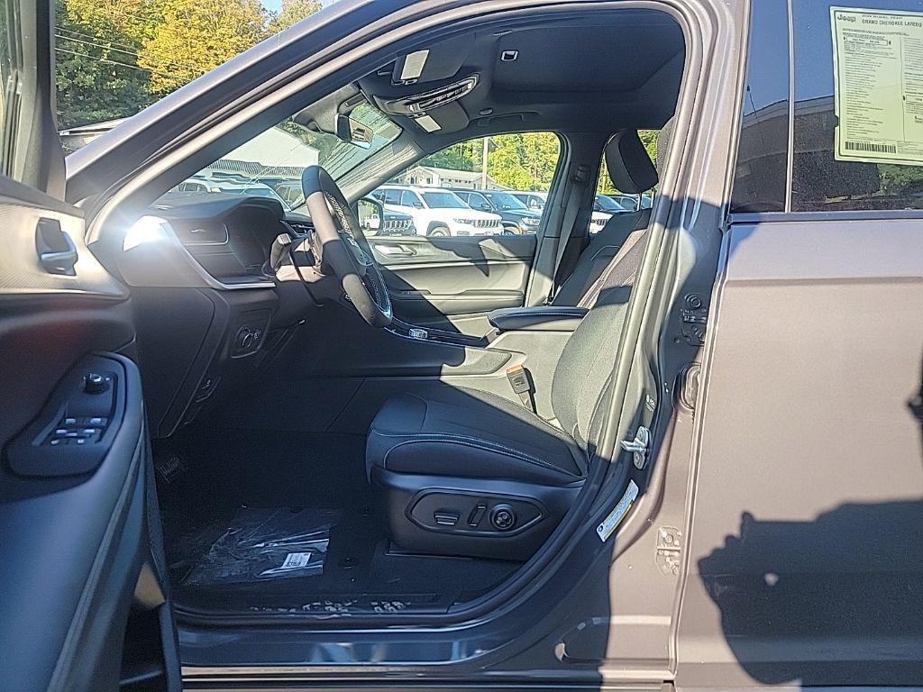 new 2025 Jeep Grand Cherokee car, priced at $39,259