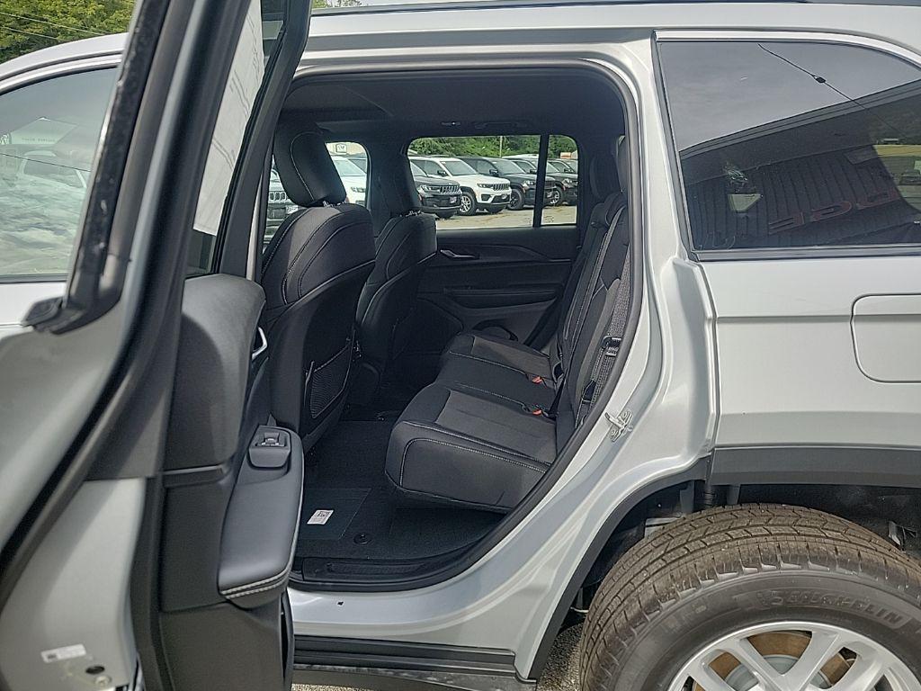 new 2025 Jeep Grand Cherokee car, priced at $36,509