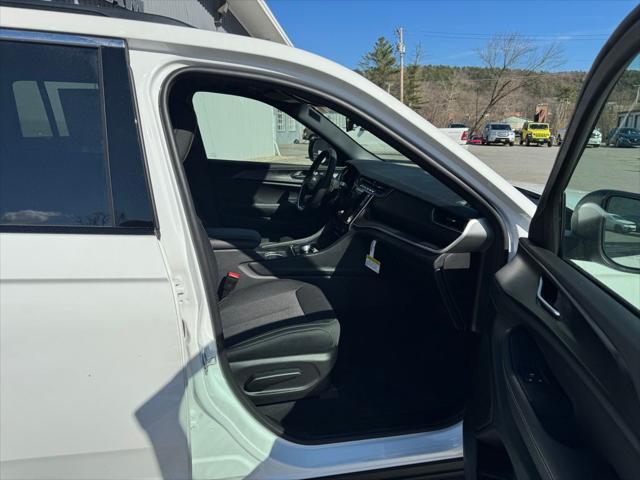 new 2025 Jeep Grand Cherokee car, priced at $37,405