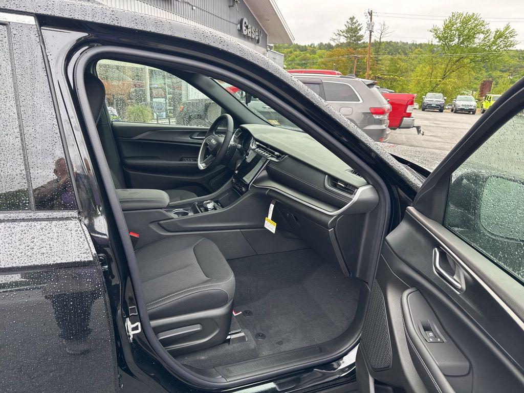 new 2025 Jeep Grand Cherokee car, priced at $37,418