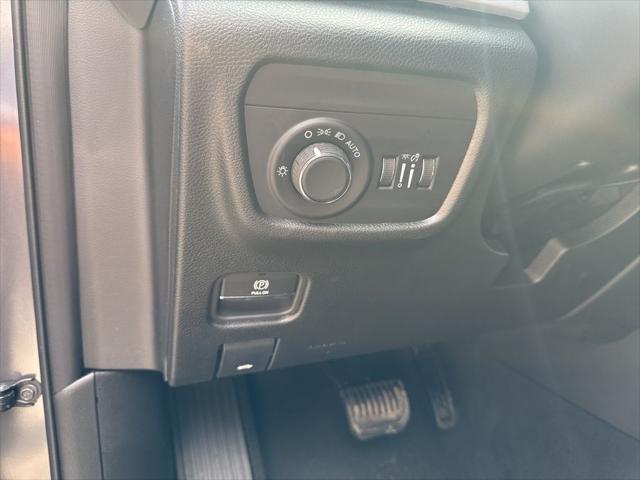 new 2025 Jeep Grand Cherokee car, priced at $38,527