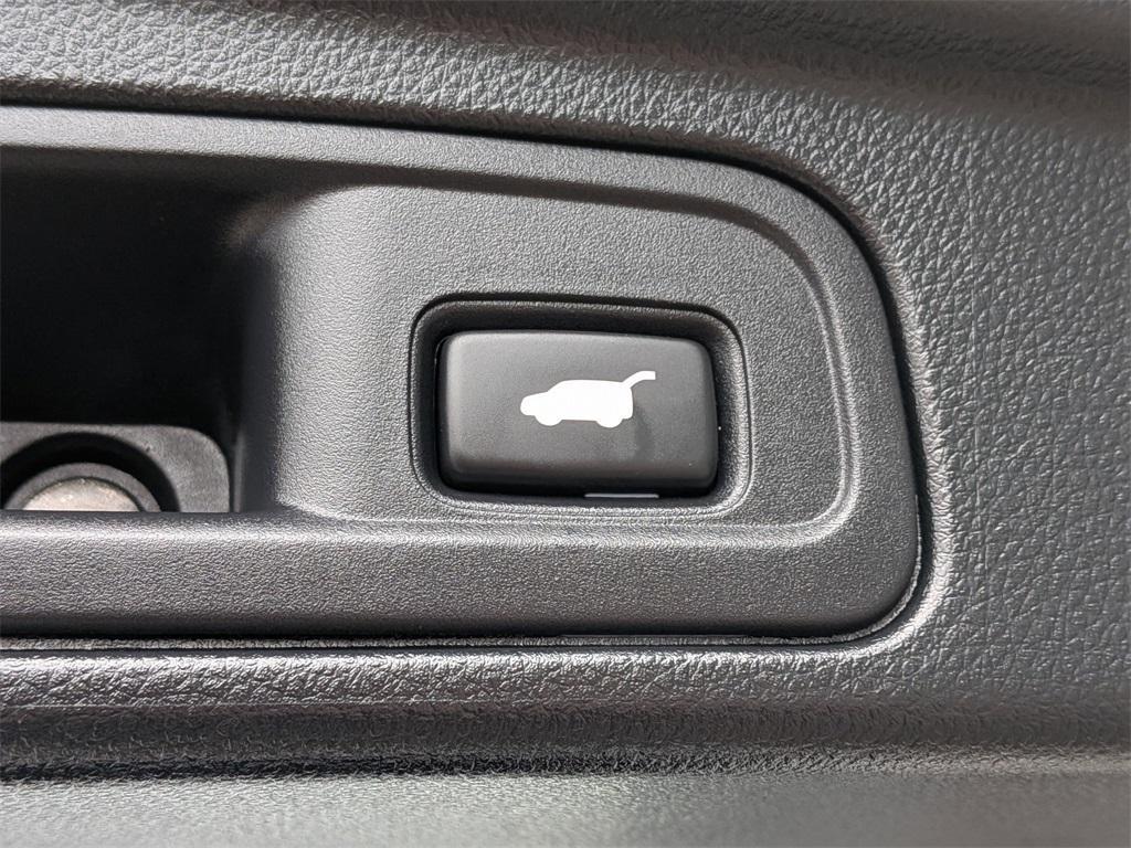 used 2022 Honda Pilot car, priced at $31,895