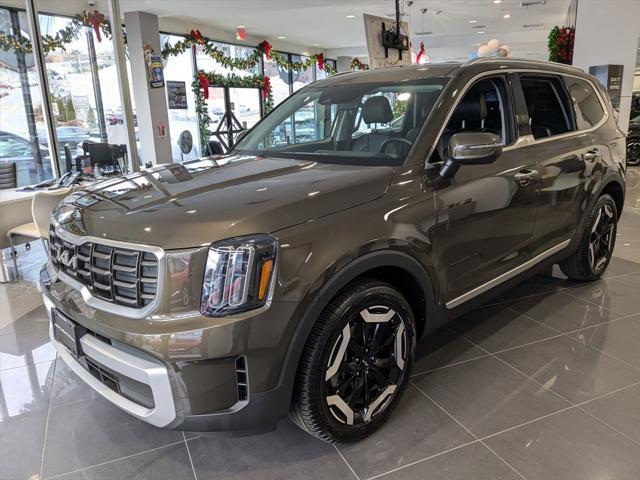 used 2024 Kia Telluride car, priced at $41,295