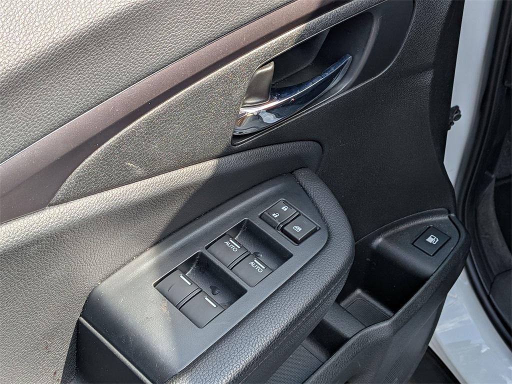 used 2022 Honda Pilot car, priced at $29,595