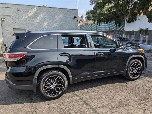 used 2014 Toyota Highlander car, priced at $21,995