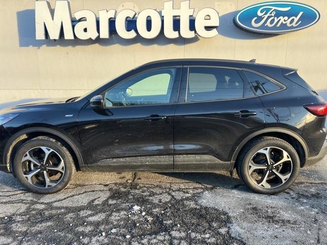 used 2025 Ford Escape car, priced at $27,996