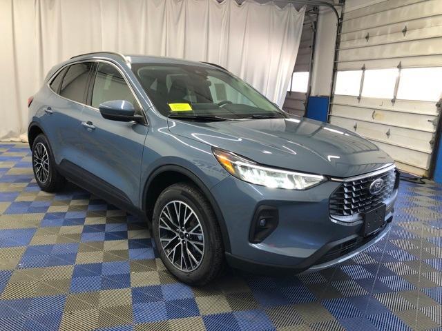new 2025 Ford Escape PHEV car, priced at $30,595