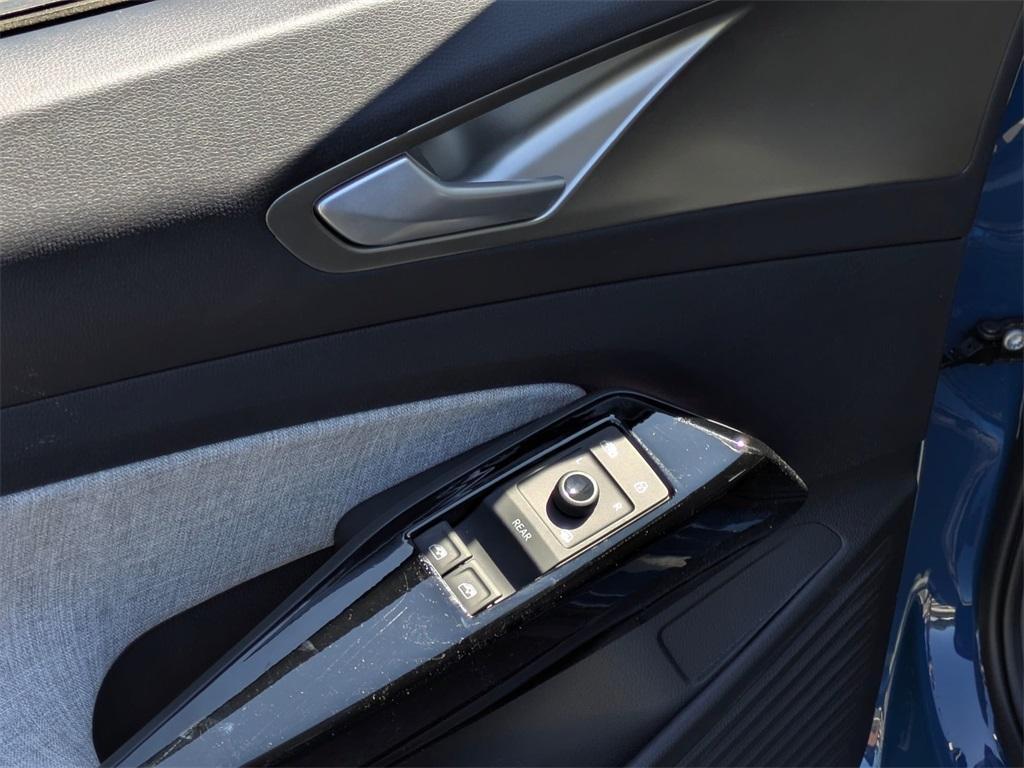 new 2025 Volkswagen ID.4 car, priced at $42,771