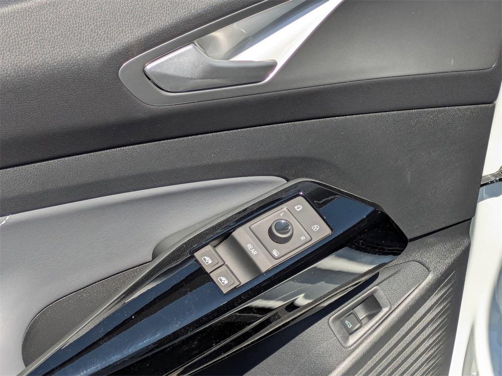 new 2025 Volkswagen ID.4 car