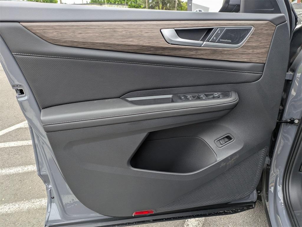 new 2025 Volkswagen Atlas car, priced at $55,675