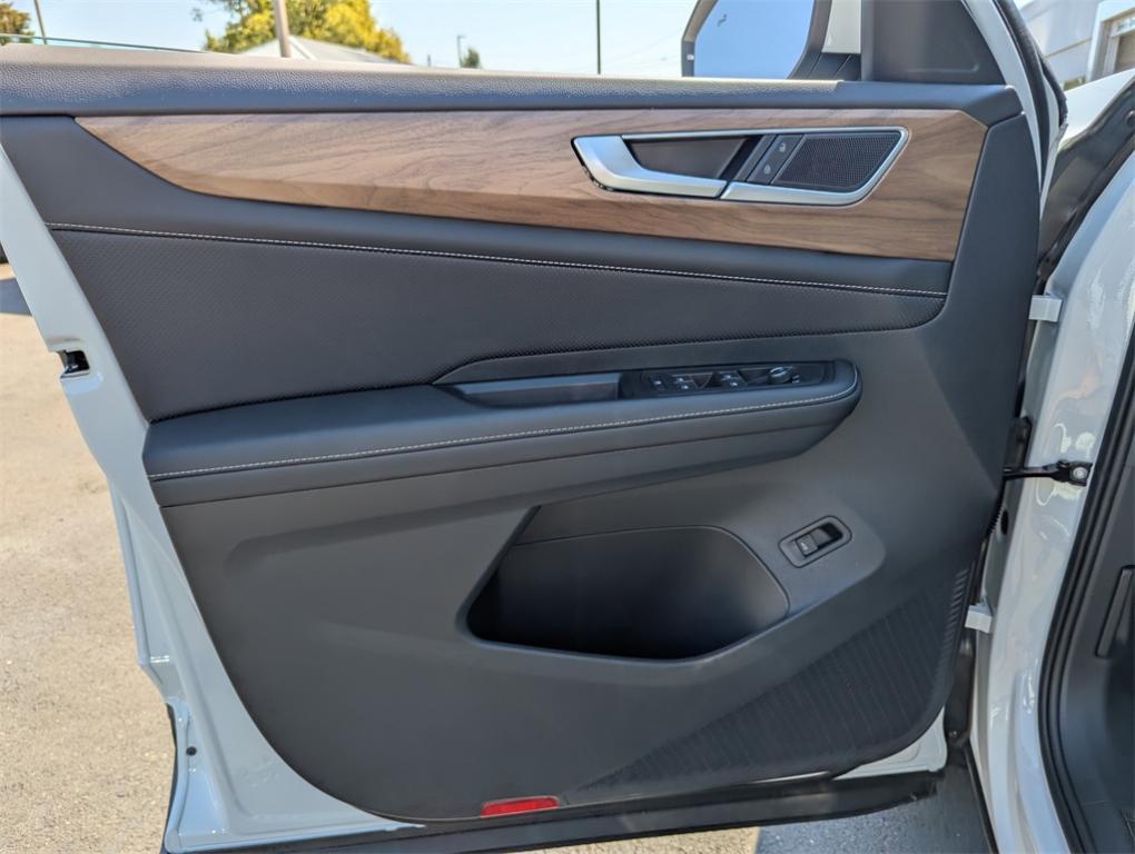 new 2025 Volkswagen Atlas car, priced at $43,777