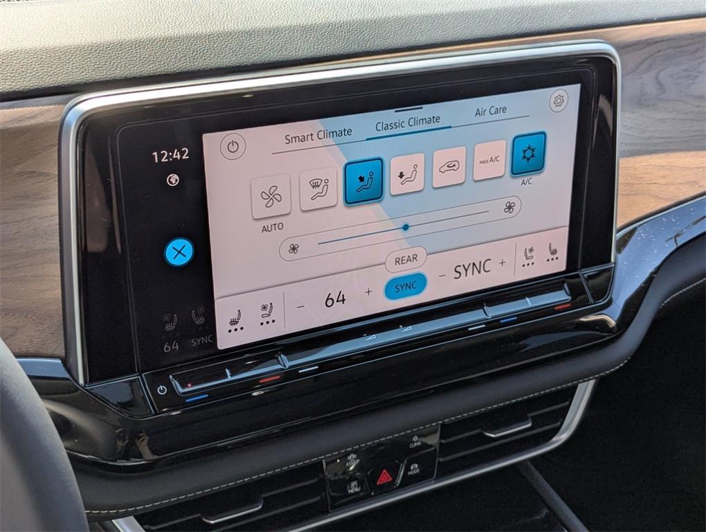 new 2025 Volkswagen Atlas car, priced at $43,777