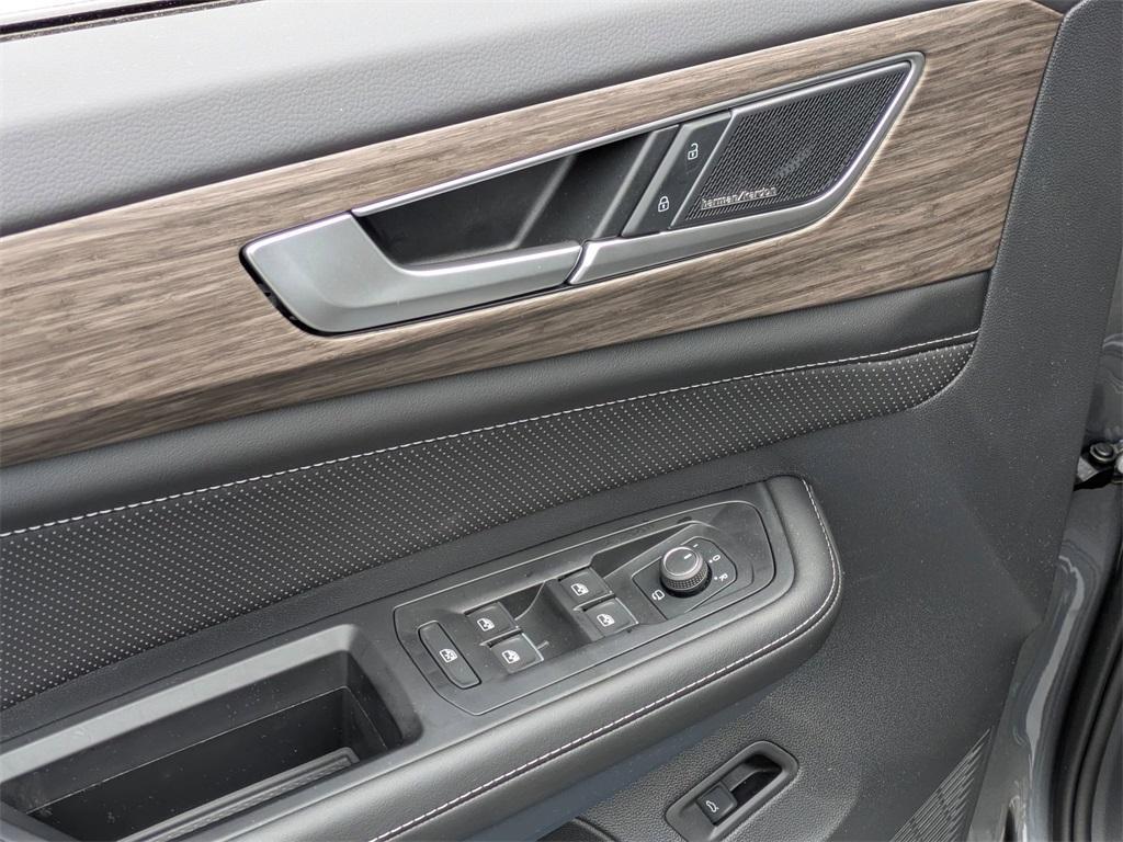 new 2025 Volkswagen Atlas car, priced at $54,640