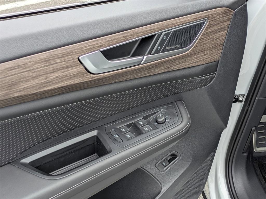 new 2025 Volkswagen Atlas car, priced at $55,077