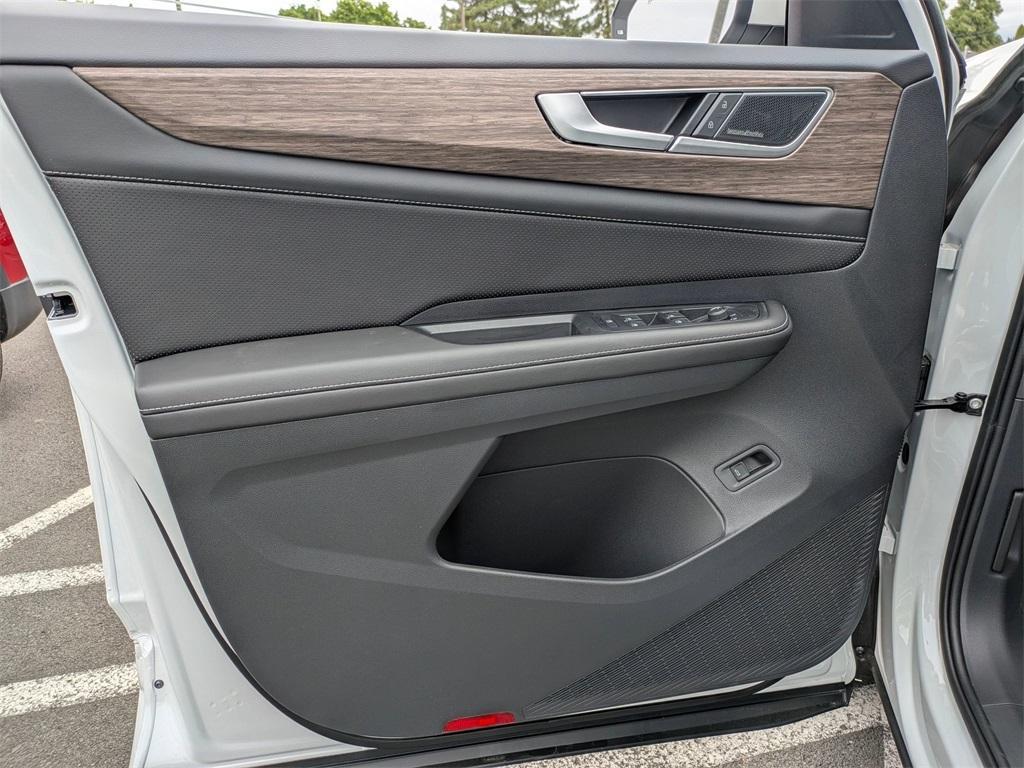 new 2025 Volkswagen Atlas car, priced at $55,077