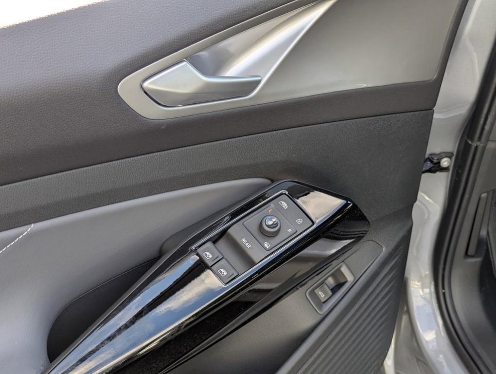 new 2025 Volkswagen ID.4 car, priced at $45,991