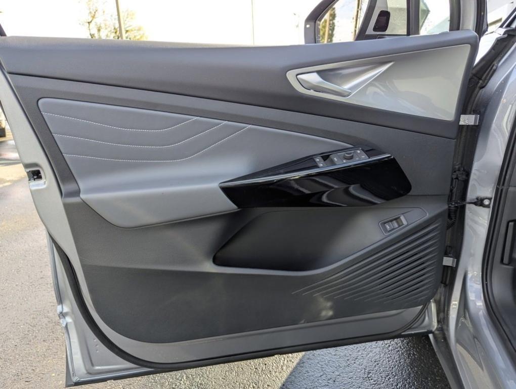 new 2025 Volkswagen ID.4 car, priced at $45,991