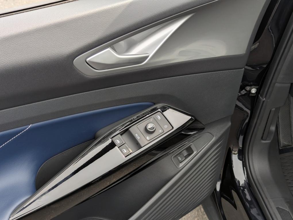 new 2025 Volkswagen ID.4 car, priced at $51,966