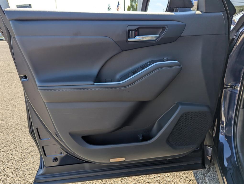 used 2020 Toyota Highlander car, priced at $34,990