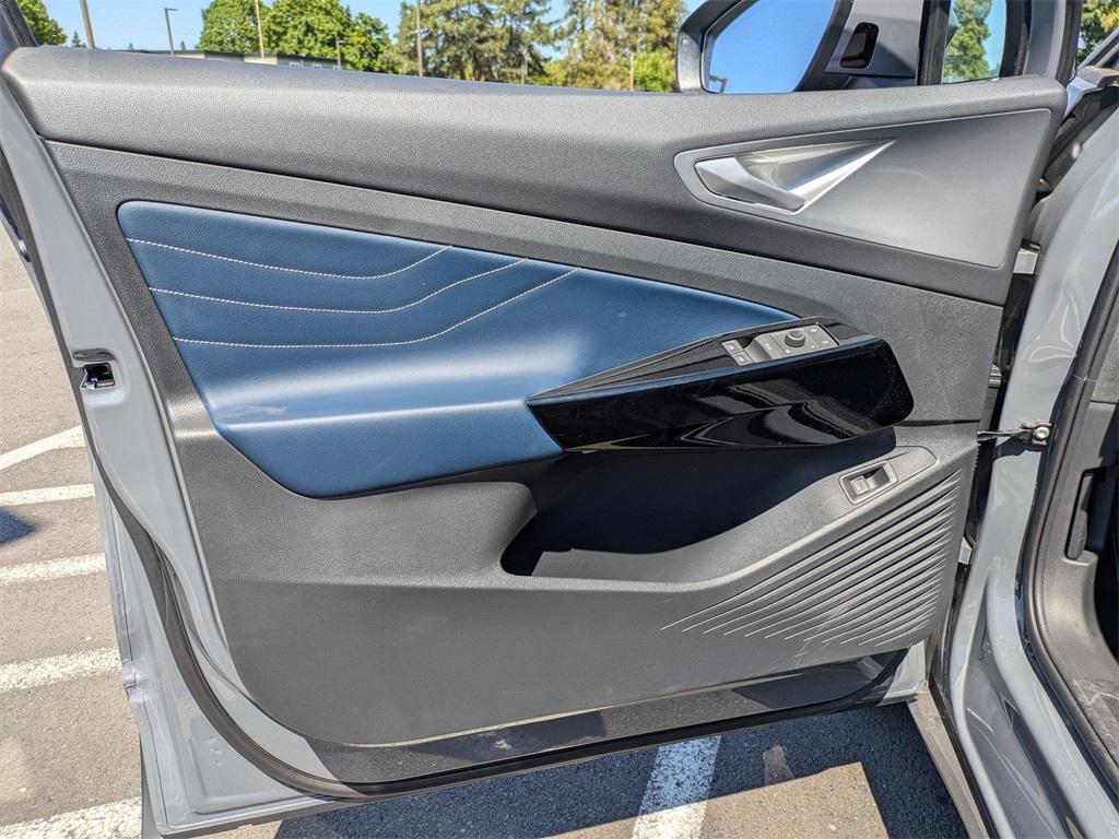 new 2025 Volkswagen ID.4 car