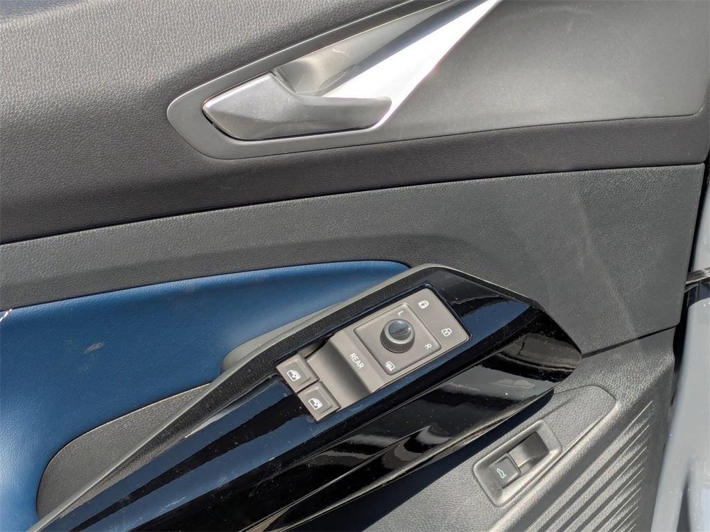 new 2025 Volkswagen ID.4 car