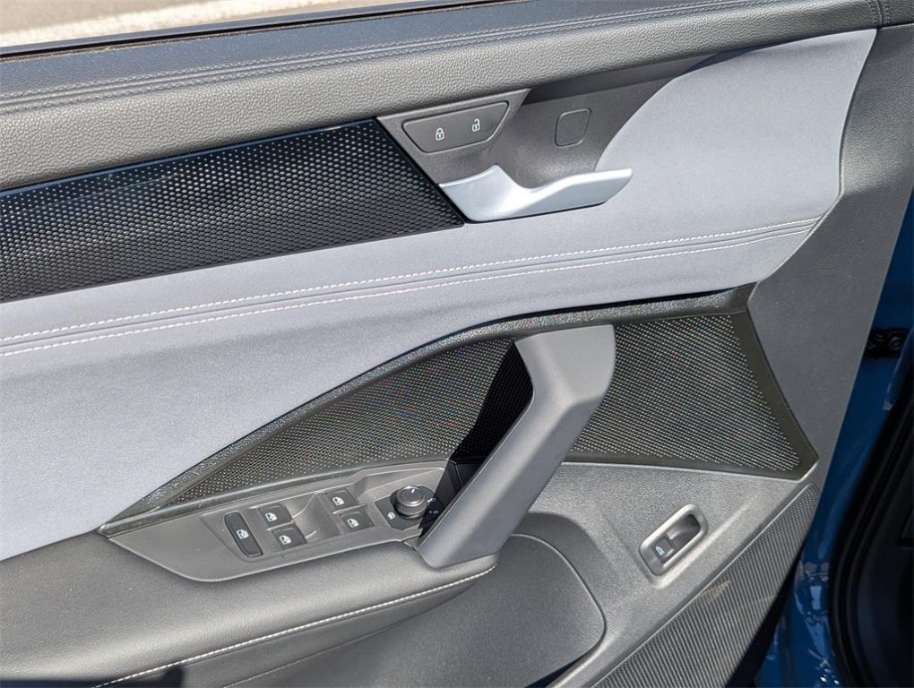 new 2025 Volkswagen Tiguan car, priced at $39,709