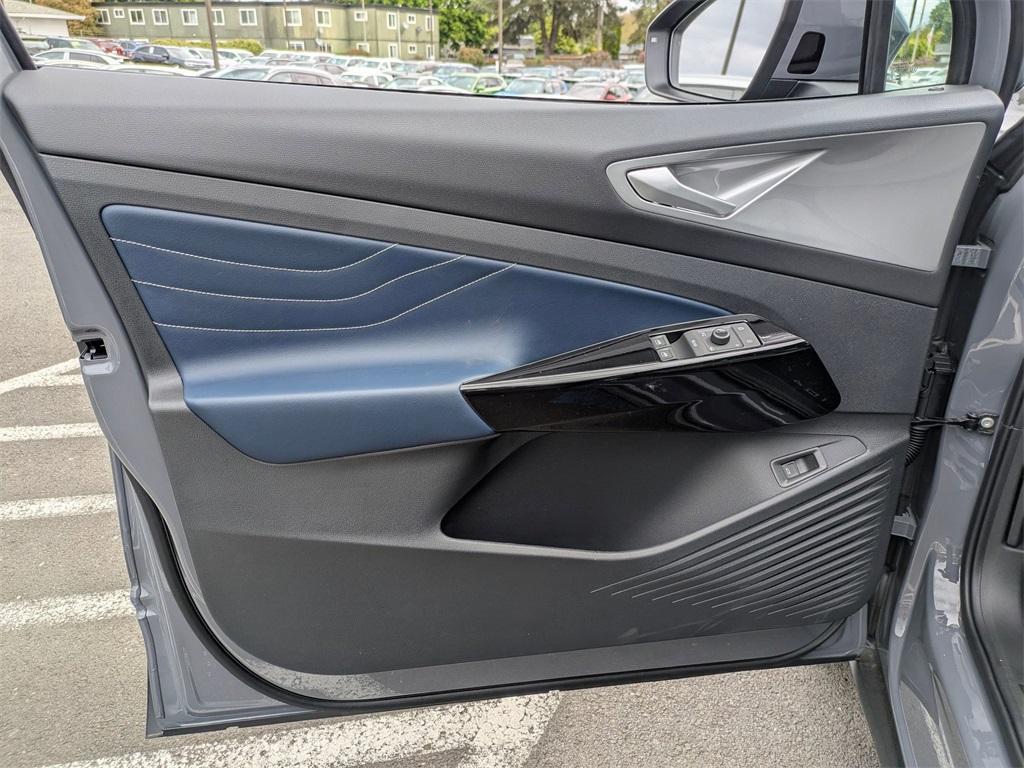 new 2025 Volkswagen ID.4 car