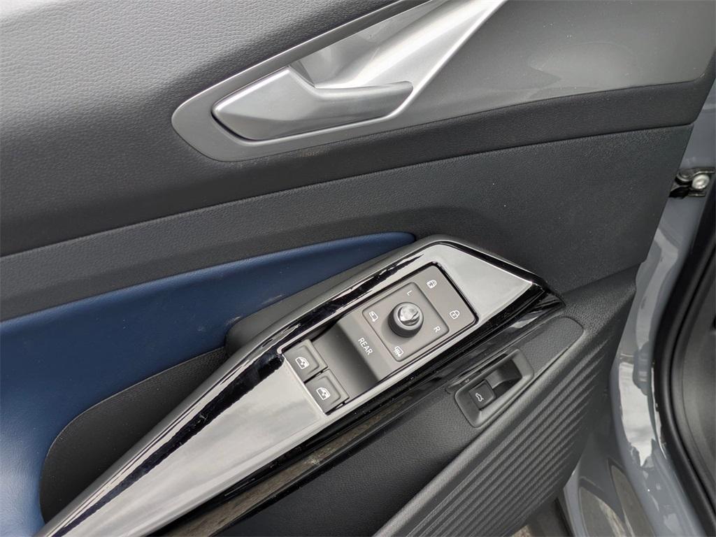 new 2025 Volkswagen ID.4 car