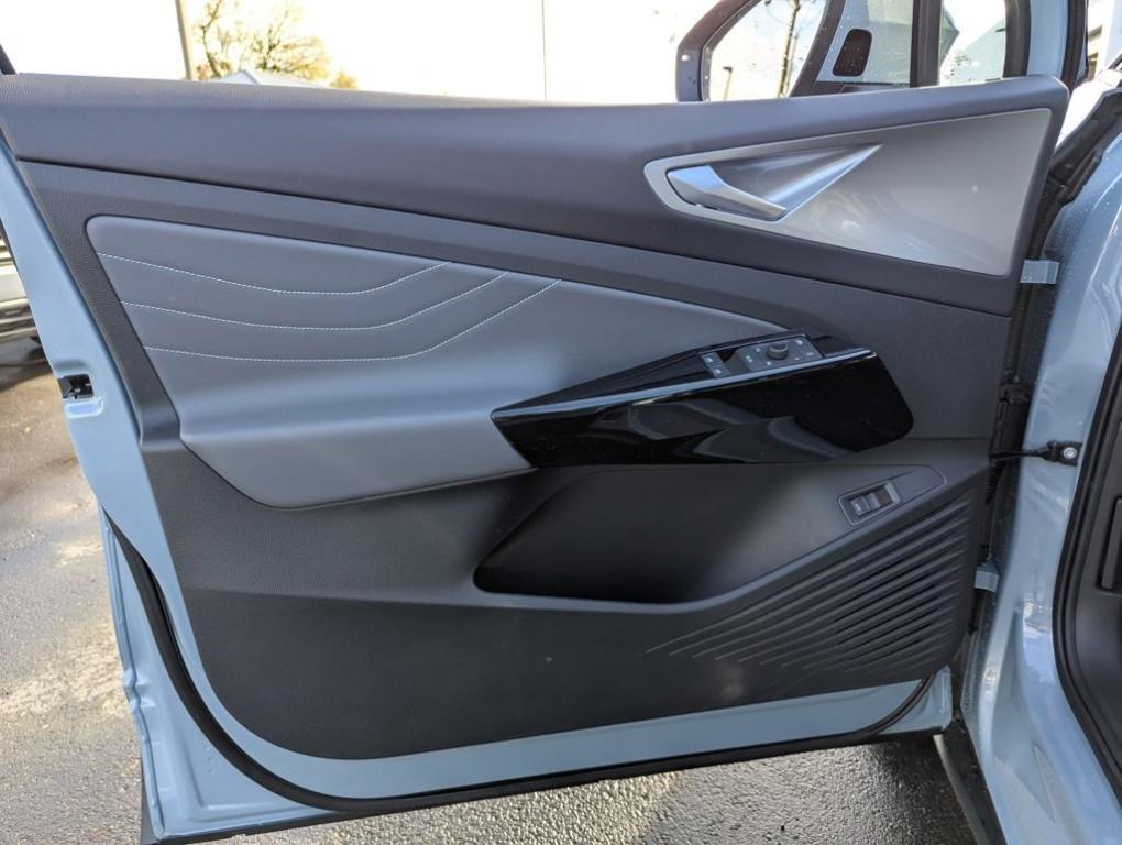 new 2025 Volkswagen ID.4 car, priced at $52,863
