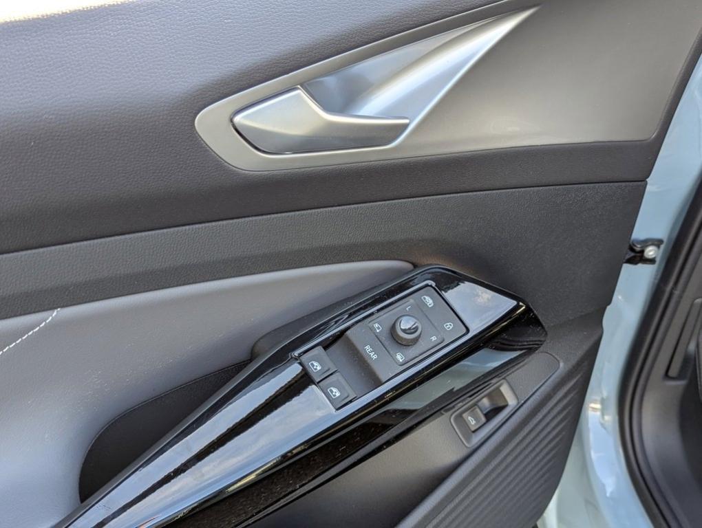 new 2025 Volkswagen ID.4 car, priced at $52,863
