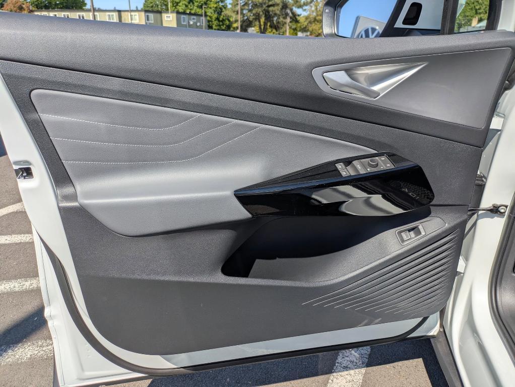 new 2025 Volkswagen ID.4 car