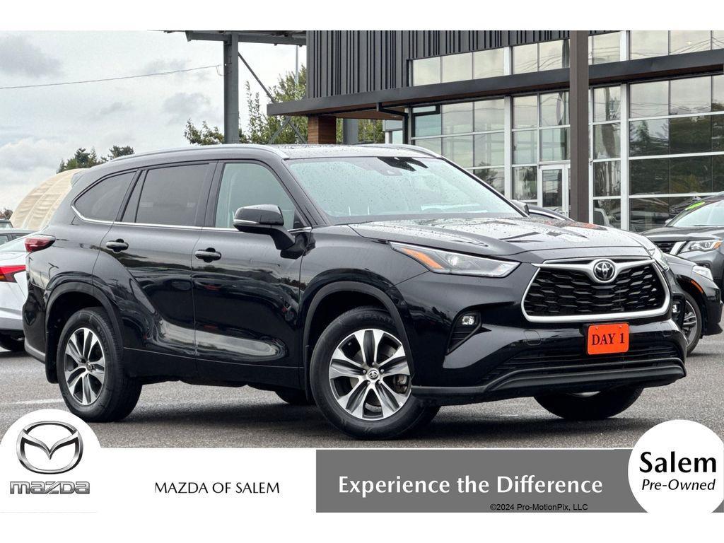 used 2024 Toyota Highlander car, priced at $39,995