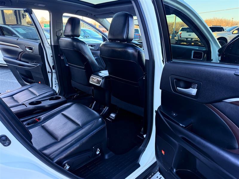 used 2016 Toyota Highlander Hybrid car, priced at $19,995