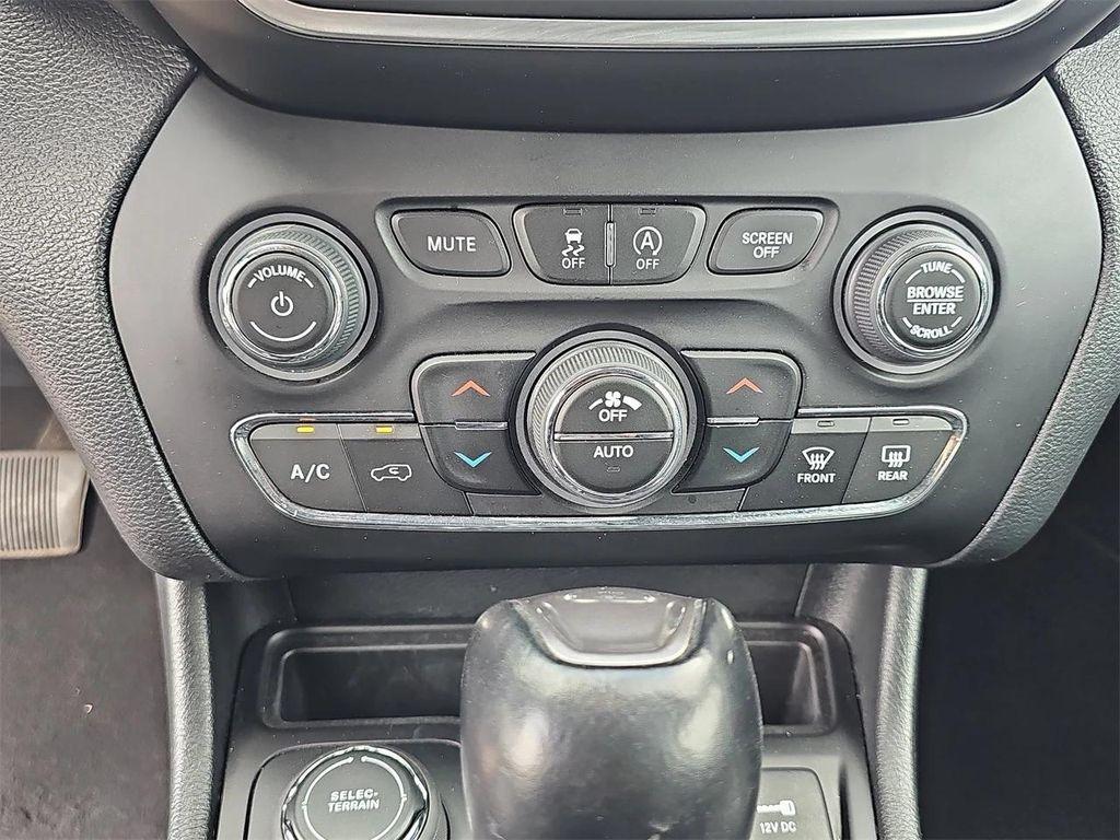 used 2023 Jeep Cherokee car, priced at $22,070