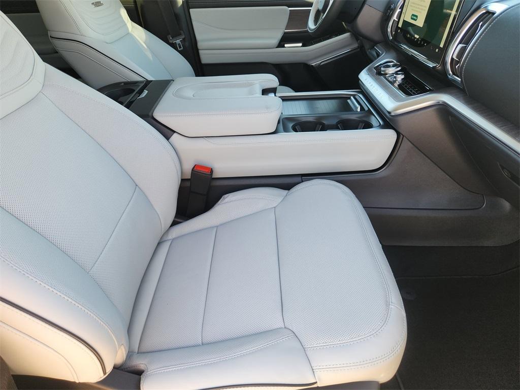 new 2025 Ford Expedition car, priced at $84,637