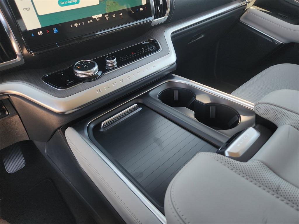 new 2025 Ford Expedition car, priced at $84,637