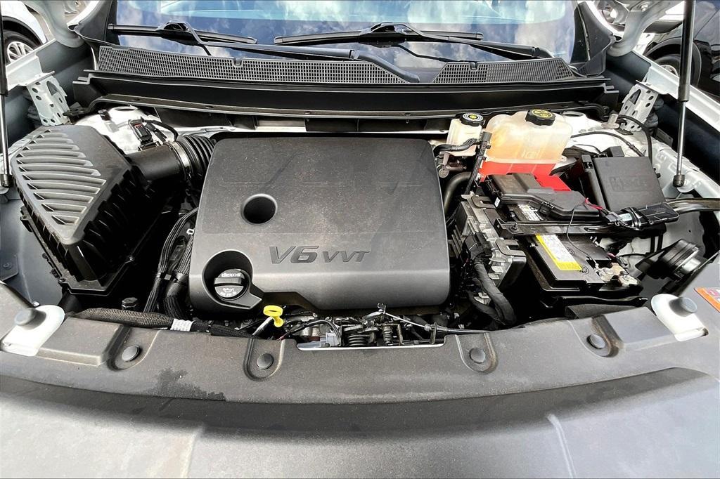 used 2022 Chevrolet Traverse car, priced at $27,176