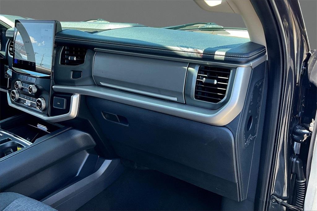 used 2024 Ford Expedition car, priced at $54,402